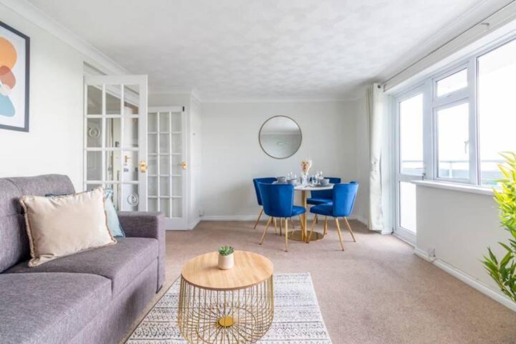 Trendy Sea View 2 Bedroom Sleeps 6 - Free Parking 伯恩茅斯 外观 照片